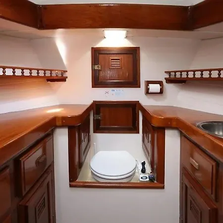 Classic Sailing Ship In Center Of Enkhuizen! Prázdninový dům Enkhuizen