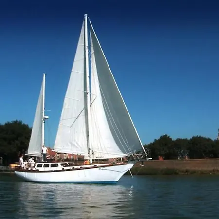 بيت للعطل Classic Sailing Ship In Center Of Enkhuizen! *