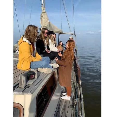 بيت للعطل Classic Sailing Ship In Center Of Enkhuizen!